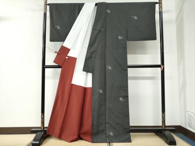 平和屋着物●上質な紬 間道 舞葉文 黒地 正絹 逸品 CABI2548yc
