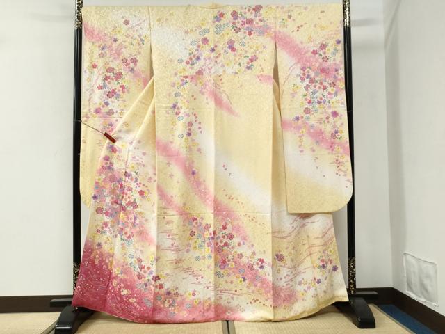 平和屋着物●豪華振袖 駒刺繍 舞桜文 ラメ糸 暈し染め 金通し地 京都きもの友禅扱い 正絹 逸品 CABI2705yc