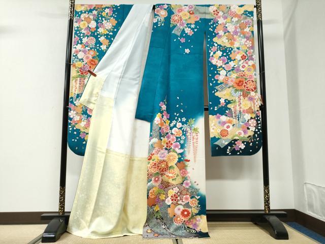 平和屋着物●豪華振袖 駒刺繍 短冊地紙貝桶草花文 暈し染め 銀通し地 正絹 逸品 CABI2757yc