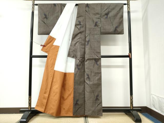 平和屋着物●本場大島紬 9マルキ 舞蝶文 正絹 逸品 CABI2940yc