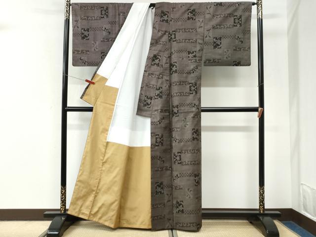 平和屋着物●本場大島紬 7マルキ 色紙花唐草文 正絹 逸品 CABI3597yc