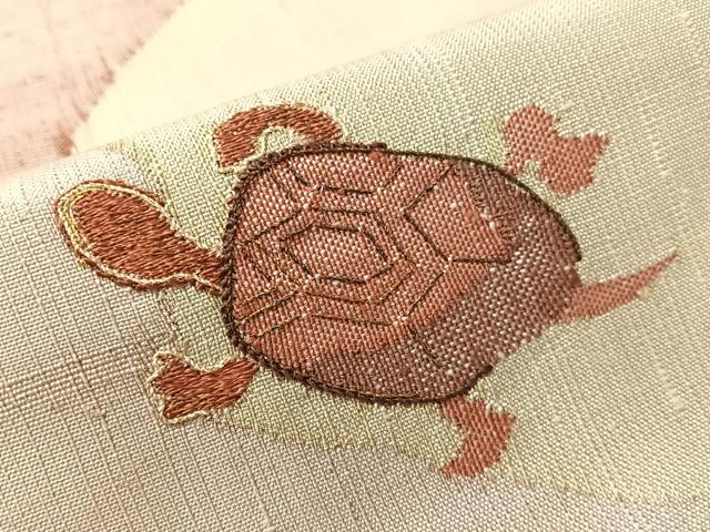 平和屋着物●九寸名古屋帯 紬地 刺繍 亀 金糸 反端付き 正絹 逸品 CABI4305vp