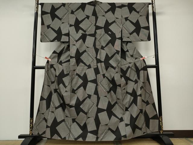 平和屋着物●本場大島紬 9マルキ 色紙重ね文 鈴乃屋扱い 正絹 逸品 CABI9942ut