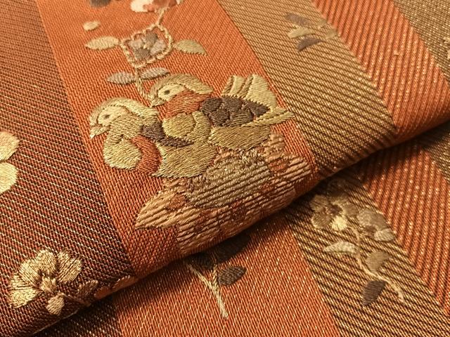 平和屋着物●ひなや工房 くむ・あむ・おる 伊豆蔵明彦 太鼓柄袋帯 総刺繍 鴛鴦花唐草文 金糸 正絹 逸品 CABJ0719vp