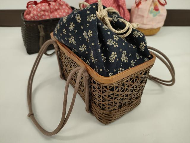 平和屋着物▼夏物 和装小物 和装バッグ 籠巾着まとめて5点 浴衣 縮緬 麻の葉柄 舞桜 梅 金通し地など 逸品 CABJ1486ju
