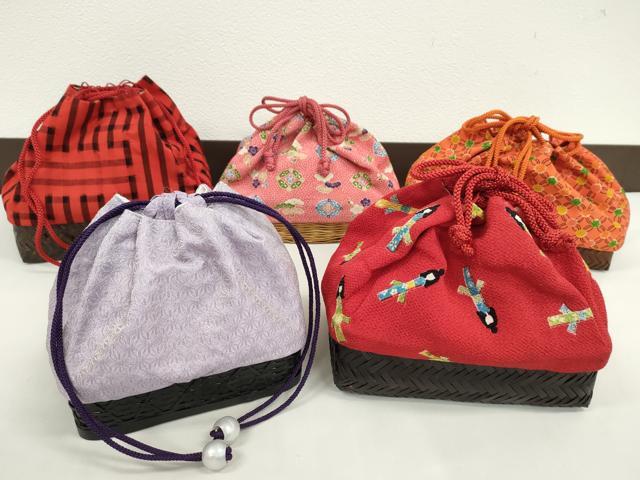 平和屋着物▼夏物 和装小物 和装バッグ 籠巾着まとめて5点 浴衣 麻の葉 姉さん人形柄 縮緬 綿など 逸品 CABJ1533ju