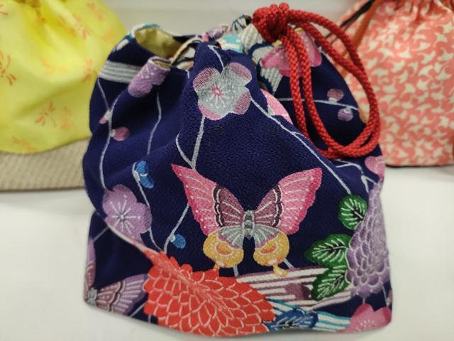平和屋着物▼和装小物 和装バッグ 巾着まとめて5点 型染め 花蝶文 銀杏 トンボ 縮緬 綿 金糸 浴衣 逸品 CABJ1576ju