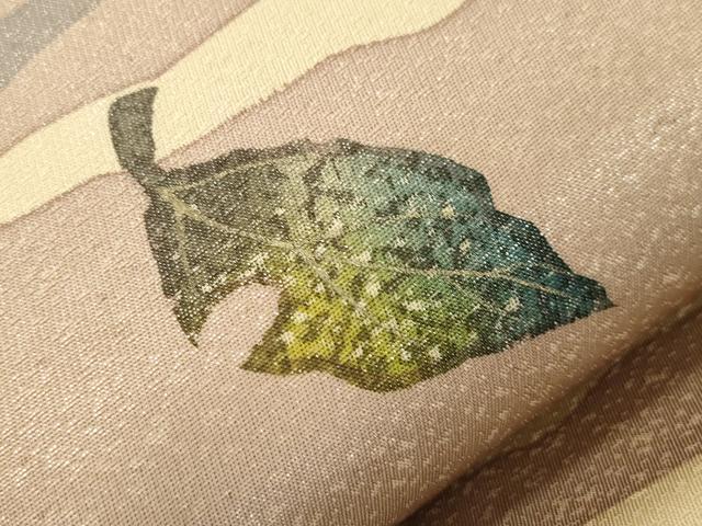 平和屋着物●六通柄袋帯 作家物 ろうけつ染め 舞葉文 銀通し地 正絹 逸品 CABJ2342dy
