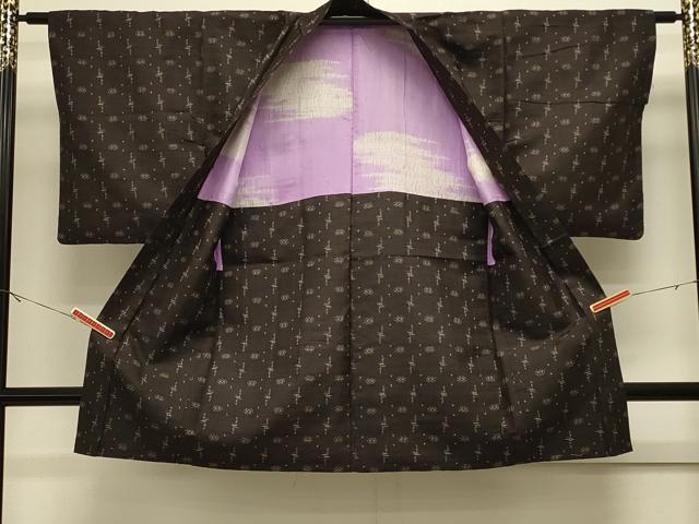 平和屋着物#長羽織 紬地 幾何学文様 黒地 正絹 逸品 CABJ5591in
