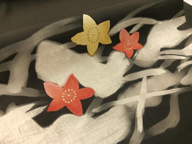 平和屋着物●塩瀬 九寸名古屋帯 ろうけつ染め 霞花文 黒地 金彩 正絹 逸品 CABJ7225vp