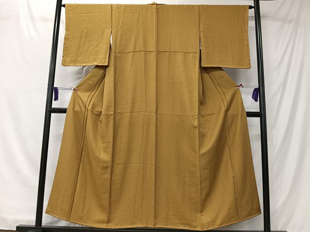 平和屋着物■上質な色無地 舞蝶地紋 黄朽葉色 正絹 逸品 未使用 CABK0132ua