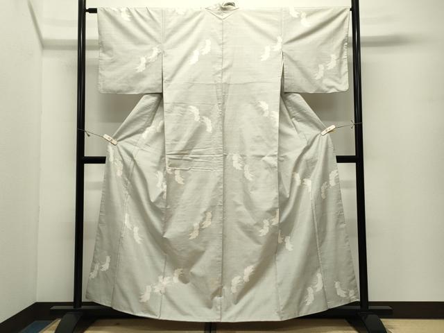 平和屋着物●本場大島紬 白大島 9マルキ 舞蝶文 正絹 逸品 CABK2040gh