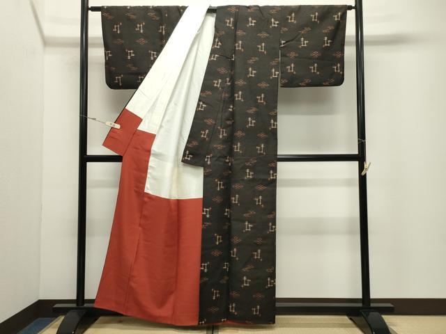 平和屋着物●国指定重要無形文化財 本場久米島紬 手織 正絹 逸品 CABK2051gh