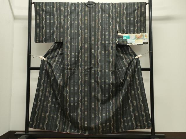 平和屋着物●本場大島紬 9マルキ 幾何学文様 窪田織物謹製 証紙付き 正絹 逸品 CABK2660gh