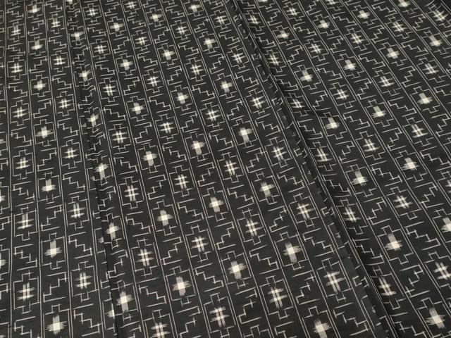 平和屋着物■上質な紬 十字絣文様 黒地 正絹 逸品 CABK4342ev