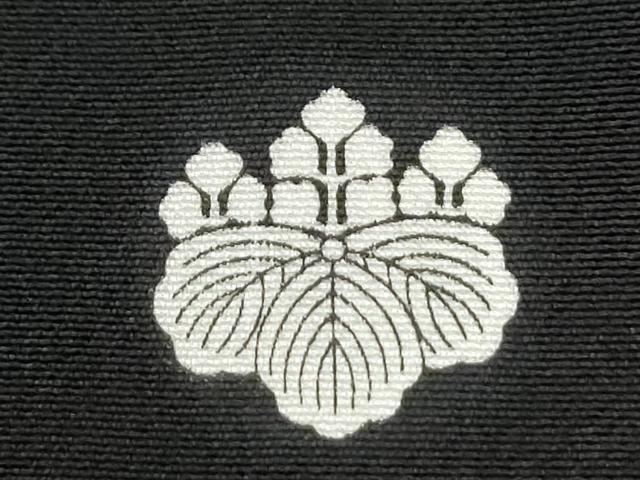 平和屋着物●豪華黒留袖 作家物 駒刺繍 立波冊子飛鶴草花文 金彩 正絹 逸品 CABK7277yc