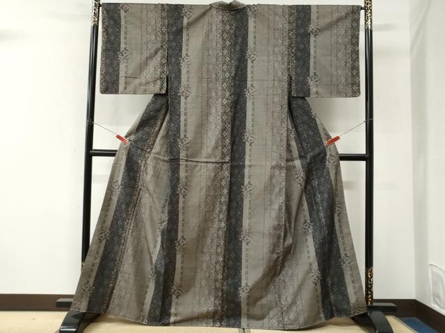 平和屋着物●本場大島紬 9マルキ 花唐草文 正絹 逸品 CABK7463yc