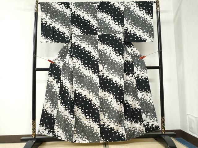 平和屋着物●上質な小紋 舞桜文 黒地 正絹 逸品 CABK7544yc