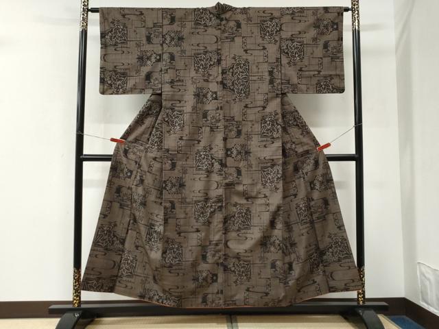 平和屋着物●本場大島紬 7マルキ 流水色紙葡萄花文 正絹 逸品 CABK7772yc