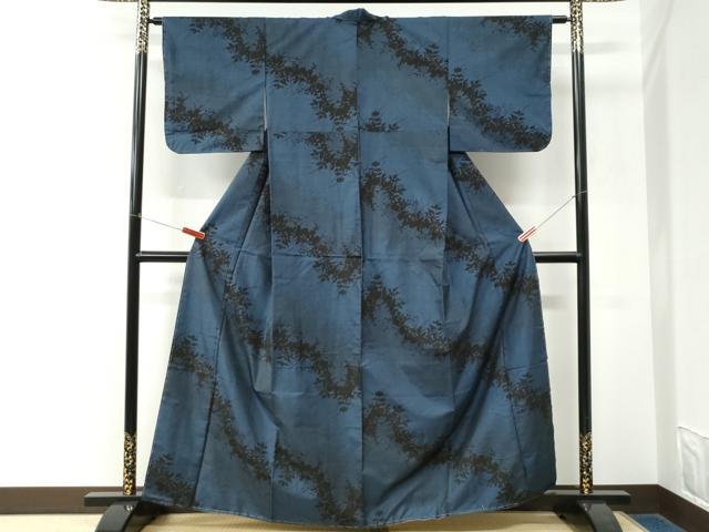 平和屋着物●本場大島紬 9マルキ 草花シルエット 正絹 逸品 未使用 CABK7799yc