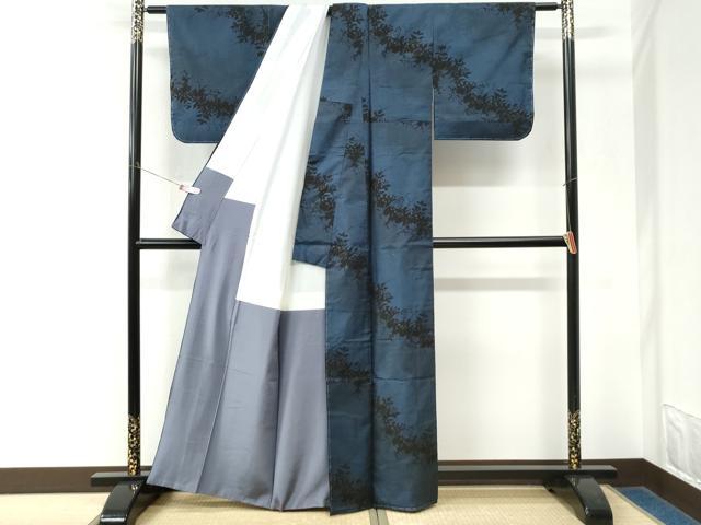 平和屋着物●本場大島紬 9マルキ 草花シルエット 正絹 逸品 未使用 CABK7799yc