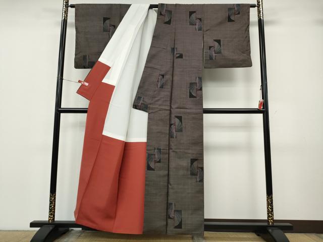 平和屋着物●本場大島紬 9マルキ 孔雀文 正絹 逸品 CABK8014ut