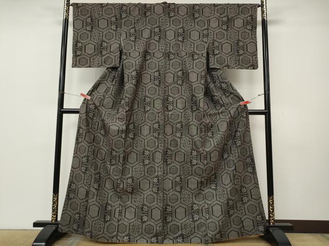 平和屋着物●本場大島紬 7マルキ 亀甲花唐草文 正絹 逸品 CABK8280ut