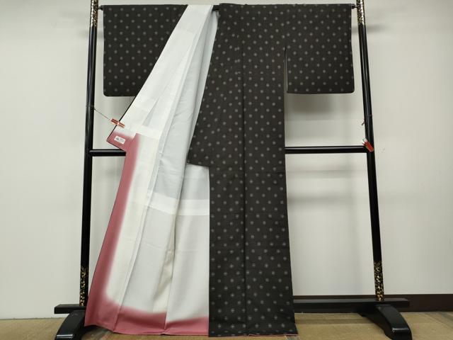 平和屋着物●本場大島紬 幾何学文様 地空き 前田紬工芸謹製 やまと誂製 証紙付き 正絹 逸品 CABK8345ut