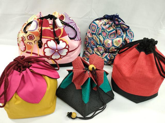 平和屋着物▼和装小物 和装バッグ 巾着まとめて5点 吉祥花文 モダン 縮緬 紬地 金彩 浴衣 袴 逸品 CABL2430ju
