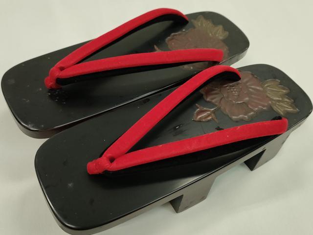 平和屋着物▼和装小物 駒下駄まとめて3足 鎌倉彫 本漆塗り 地紙花文 二枚歯 Mサイズ 逸品 CABL2663ju