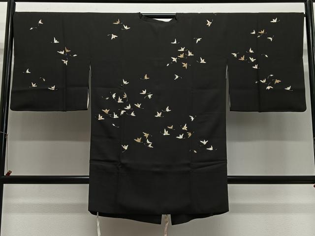 平和屋着物#道行コート 舞花文 黒地 正絹 逸品 CABL4347ua