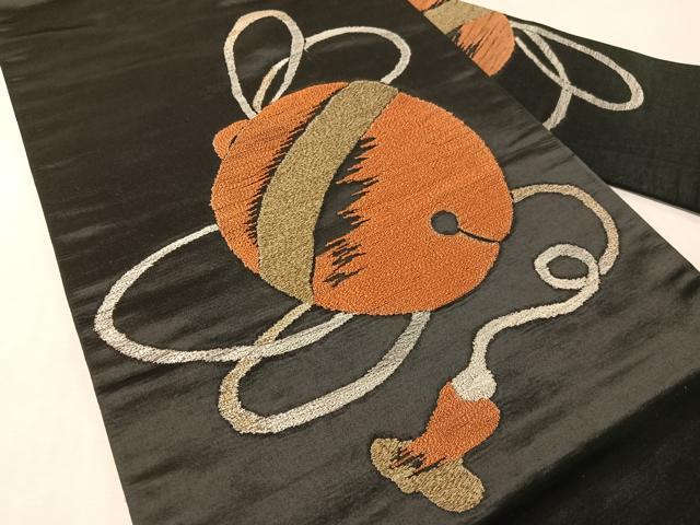 平和屋着物●アンティーク 大正ロマン 九寸名古屋帯 総刺繍 鈴 黒地 金糸 正絹 逸品 CABM3139vp