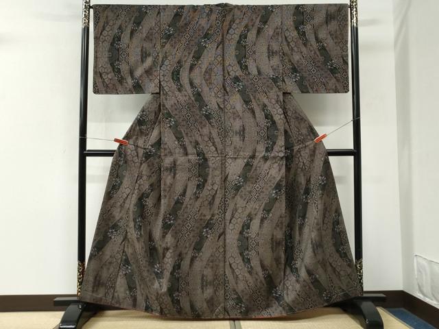 平和屋着物●本場大島紬 9マルキ よろけ縞吉祥花文 正絹 逸品 未使用 CABM3810yc