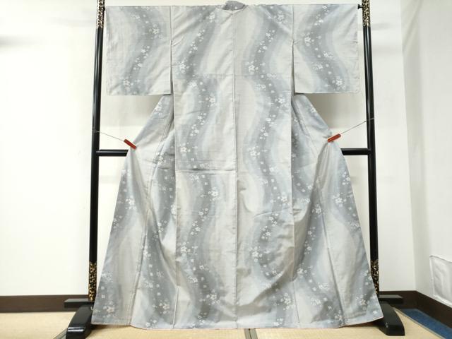 平和屋着物●本場大島紬 7マルキ よろけ縞 舞花文 正絹 逸品 CABM4155yc