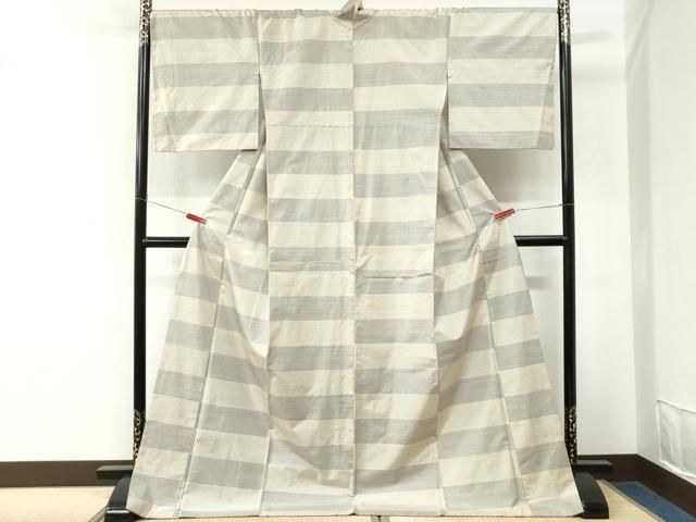 平和屋着物●本場大島紬 白大島 150亀甲 変わり市松文 ロング丈 正絹 逸品 CABM4599yc