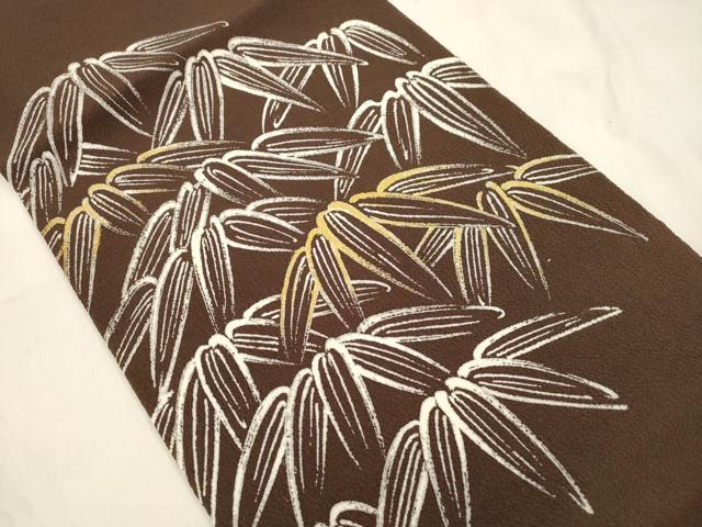 平和屋着物●京都祇園の老舗 ぎをん齋藤 つけ帯 手描き 笹文 黒茶色 金彩 鬼しぼ縮緬 たとう紙付き 正絹 逸品 CABM7673dy