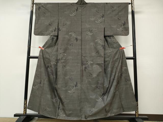平和屋着物●本場大島紬 9マルキ 飛鶴文 総絣 正絹 逸品 CABM9226ut