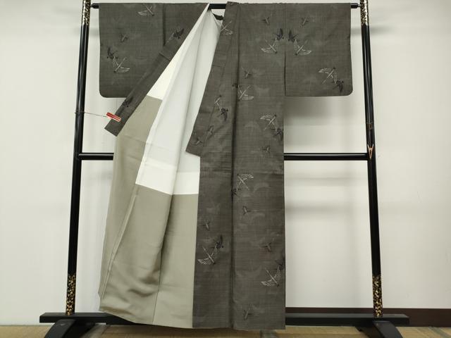 平和屋着物●本場大島紬 9マルキ 飛鶴文 総絣 正絹 逸品 CABM9226ut