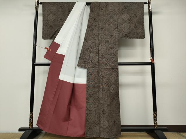 平和屋着物●本場大島紬 9マルキ 蜀江花文 正絹 逸品 CABM9279ut