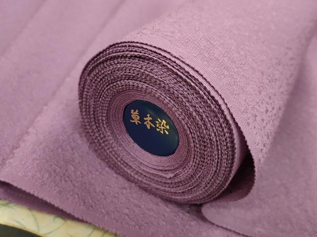 平和屋着物●色無地 反物 紋意匠 菖蒲色 草木染 八掛付き 着尺 逸品 未使用 CABN0857ju