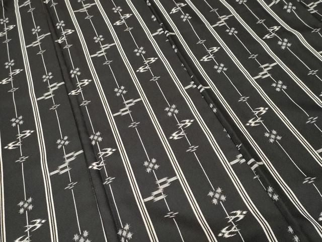 平和屋着物■小紋 琉球絣文様 黒地 洗える着物 CABN1824ev