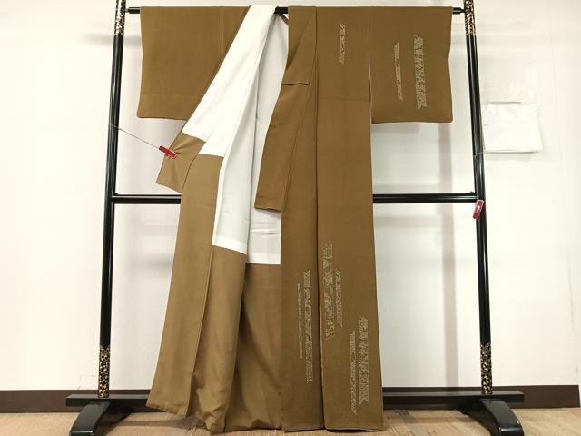 平和屋着物●訪問着 松竹梅竹並び 鬼しぼ縮緬 鶯茶色 正絹 逸品 CABN3172vp