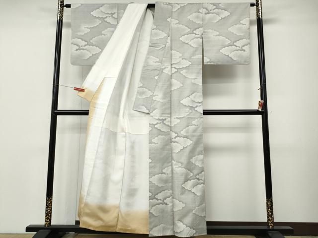 平和屋着物●本場大島紬 白大島紬 桑原織物 二代目 桑原啓之介 9マルキ 雲重ね文 証紙付き 正絹 逸品 CABN4843ut