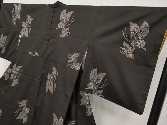 平和屋本店●希少 本場大島紬 吉三郎 吉織物謹製 割込絣織 新古典絣 舞蝶文 証紙付き 逸品 CYAA4310s6