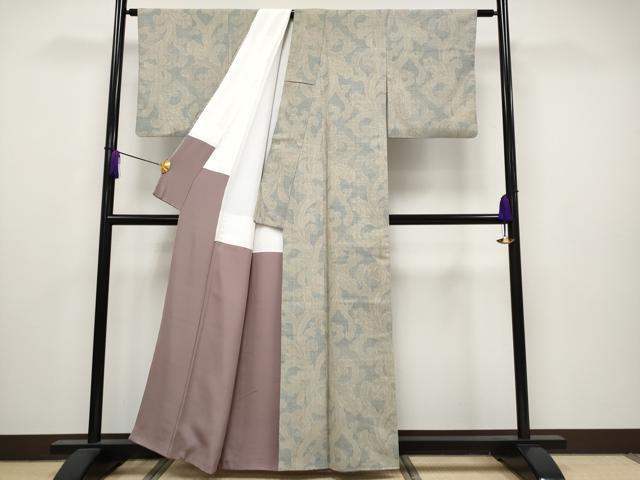 平和屋着物●極上 本場結城紬 重要無形文化財 80亀甲 花唐草文 亜麻色地 逸品 CYAA2749s5