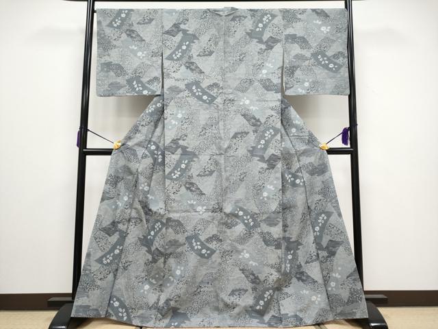 平和屋着物●極上 伝統工芸士 七代目 吉澤与市 生紬 絞り 型染め 短冊花唐草文 薄鈍色地 逸品 CYAA3085s5