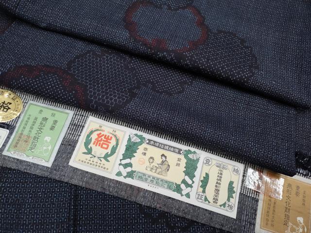 平和屋着物●極上 本場結城紬 重要無形文化財 奥順謹製 100亀甲 雪輪重ね文 濃紺地 証紙付き 逸品 CYAA3185s5