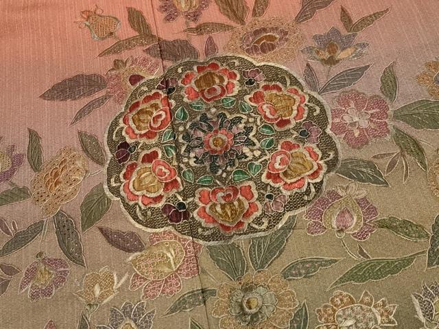 平和屋着物●極上 中国三大刺繍 スワトウ刺繍 総刺繍 訪問着 正倉院枝花文 暈し染め 金糸 反端付き 逸品 未使用 CYAA3344s5