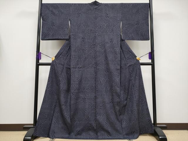 平和屋着物●極上 本場結城紬 重要無形文化財 100亀甲 舞葉尽くし 濃紺地 逸品 CYAA4139s6