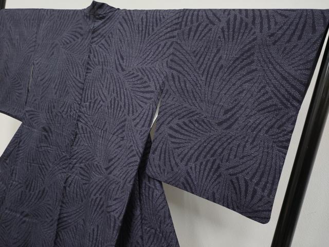 平和屋着物●極上 本場結城紬 重要無形文化財 100亀甲 舞葉尽くし 濃紺地 逸品 CYAA4139s6